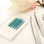 Disinfezione e sterilizzazione degli strumenti di una lashmaker